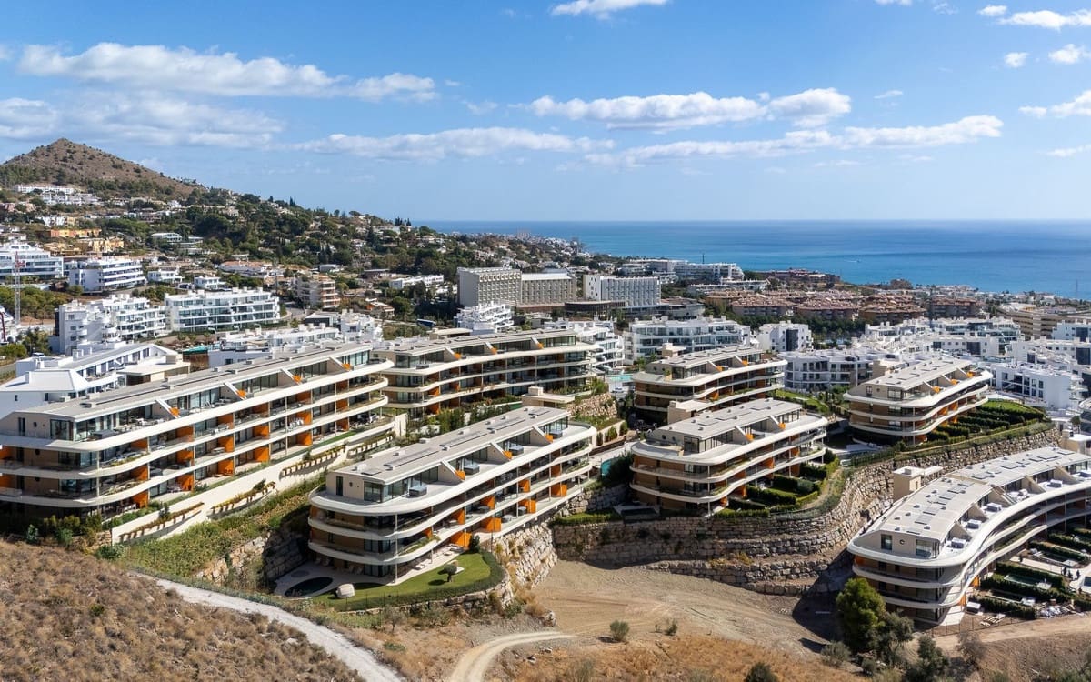 Apartamento de 2 habitaciones en Fuengirola en venta con piscina garaje - 685.000 € (Ref: 10126810)