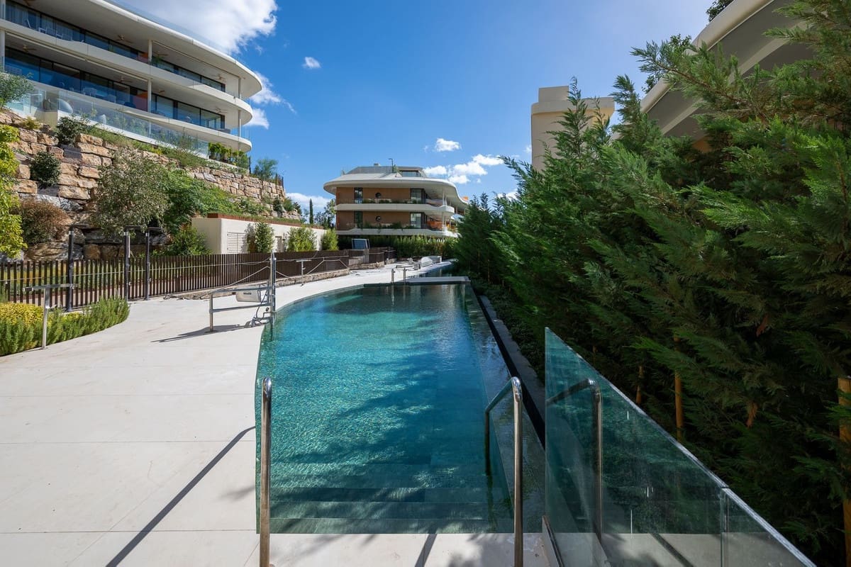 Apartamento de 2 habitaciones en Fuengirola en venta con piscina garaje - 685.000 € (Ref: 10126810)