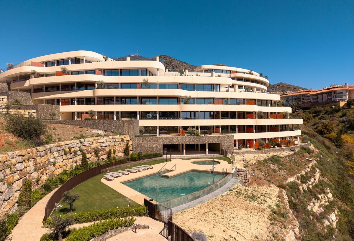 2 slaapkamer Appartement te koop in Fuengirola met zwembad garage - € 689.000 (Ref: 10126827)
