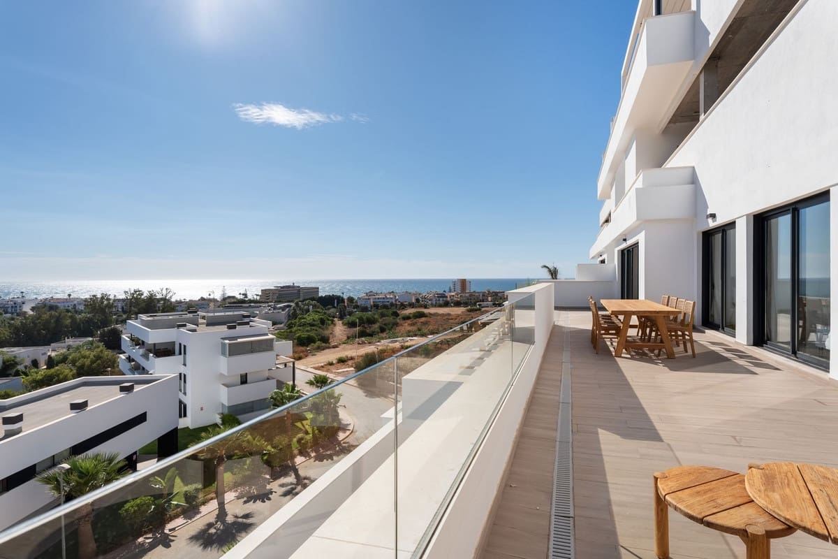 4 makuuhuone Huoneisto myytävänä paikassa La Cala de Mijas mukana uima-altaan 
autotalli - 895 000 € (Ref: 10126830)