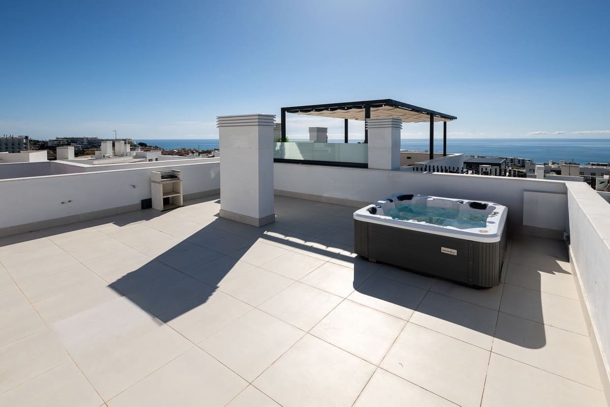 2 soverom Leilighet til salgs i Fuengirola med svømmebasseng garasje - € 625 000 (Ref: 10126835)