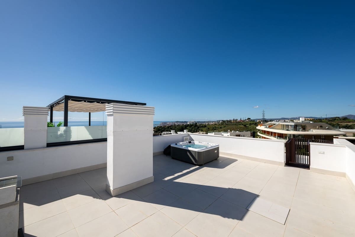 2 soverom Leilighet til salgs i Fuengirola med svømmebasseng garasje - € 625 000 (Ref: 10126835)