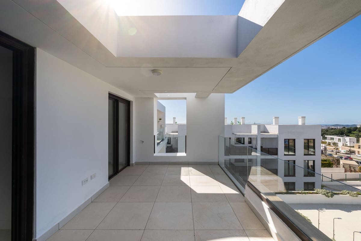 2 soverom Leilighet til salgs i Fuengirola med svømmebasseng garasje - € 625 000 (Ref: 10126835)