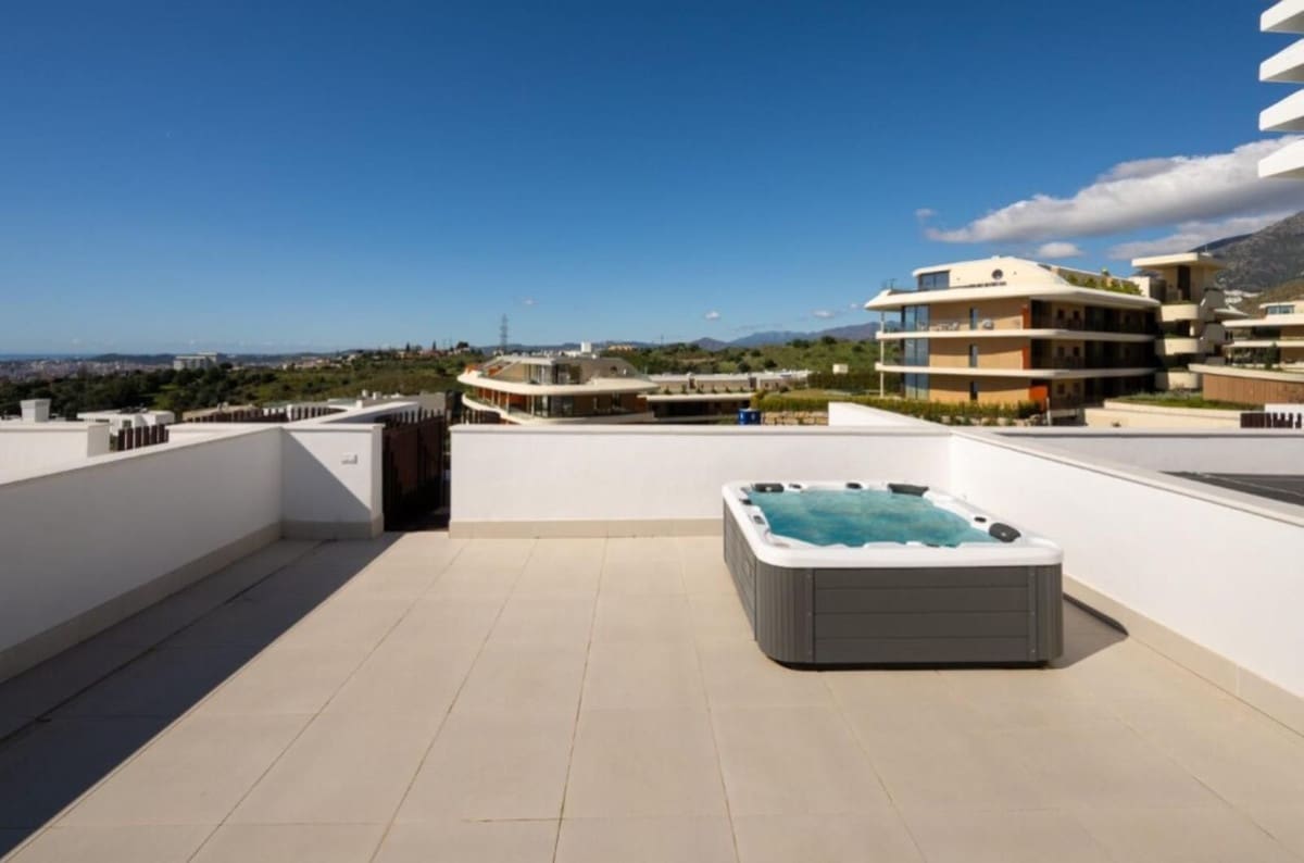 2 Zimmer Apartment zu verkaufen in Fuengirola mit Pool Garage - 599.000 € (Ref: 10126839)
