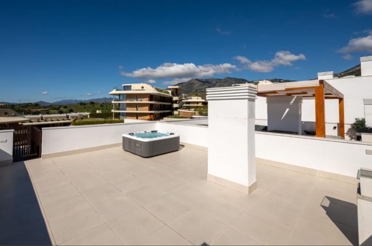 2 Zimmer Apartment zu verkaufen in Fuengirola mit Pool Garage - 599.000 € (Ref: 10126839)