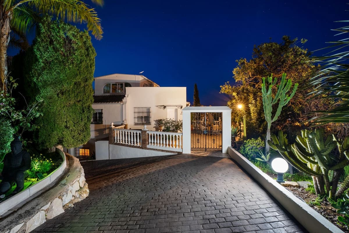 6 makuuhuone Huvila myytävänä paikassa Benalmadena mukana uima-altaan 
autotalli - 2 595 000 € (Ref: 10126851)