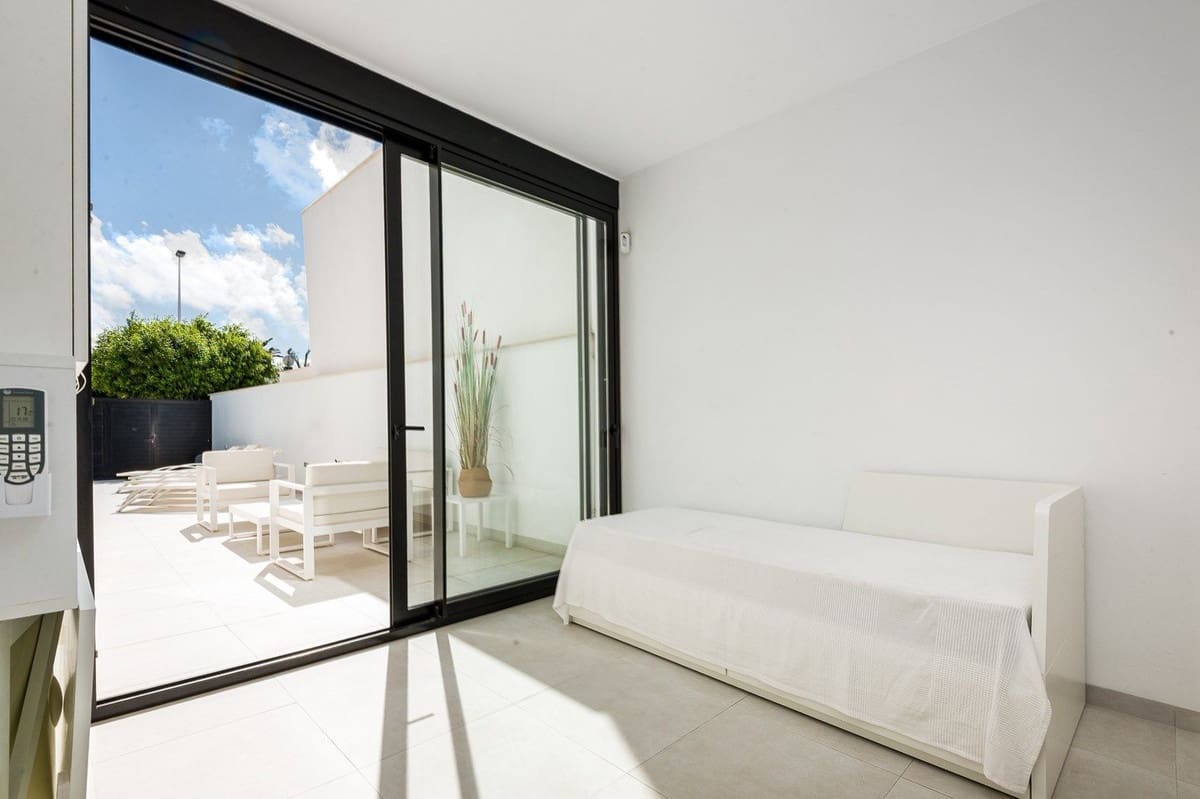 Chalet de 4 habitaciones en San Pedro del Pinatar en venta con piscina garaje - 495.000 € (Ref: 10126890)