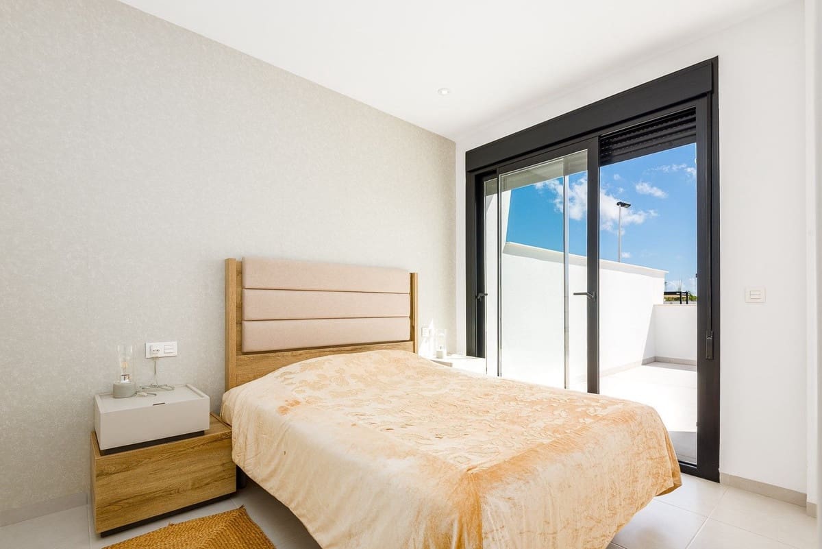 Chalet de 4 habitaciones en San Pedro del Pinatar en venta con piscina garaje - 495.000 € (Ref: 10126890)