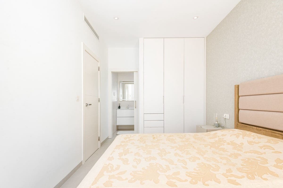 Chalet de 4 habitaciones en San Pedro del Pinatar en venta con piscina garaje - 495.000 € (Ref: 10126890)