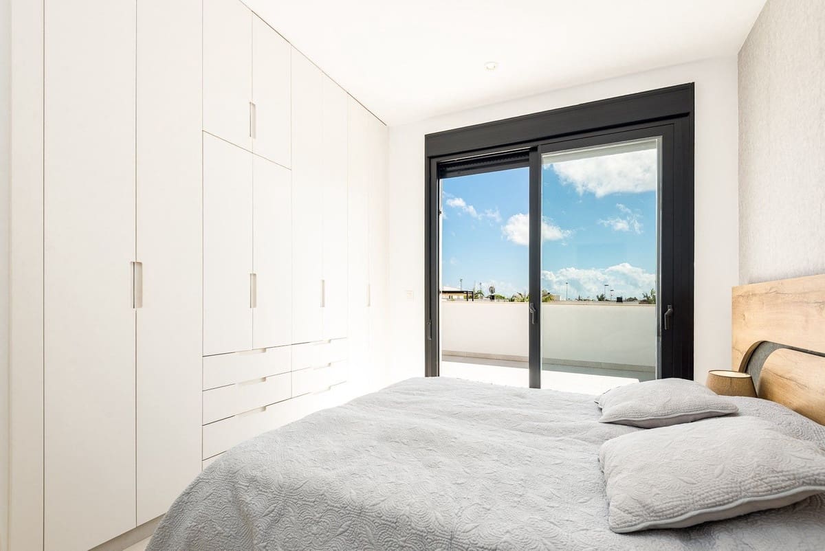Chalet de 4 habitaciones en San Pedro del Pinatar en venta con piscina garaje - 495.000 € (Ref: 10126890)