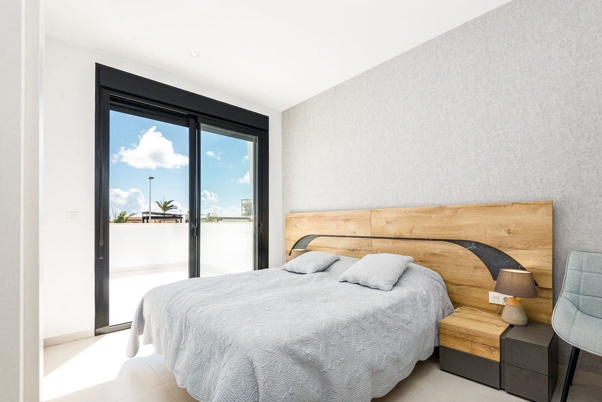 Chalet de 4 habitaciones en San Pedro del Pinatar en venta con piscina garaje - 495.000 € (Ref: 10126890)