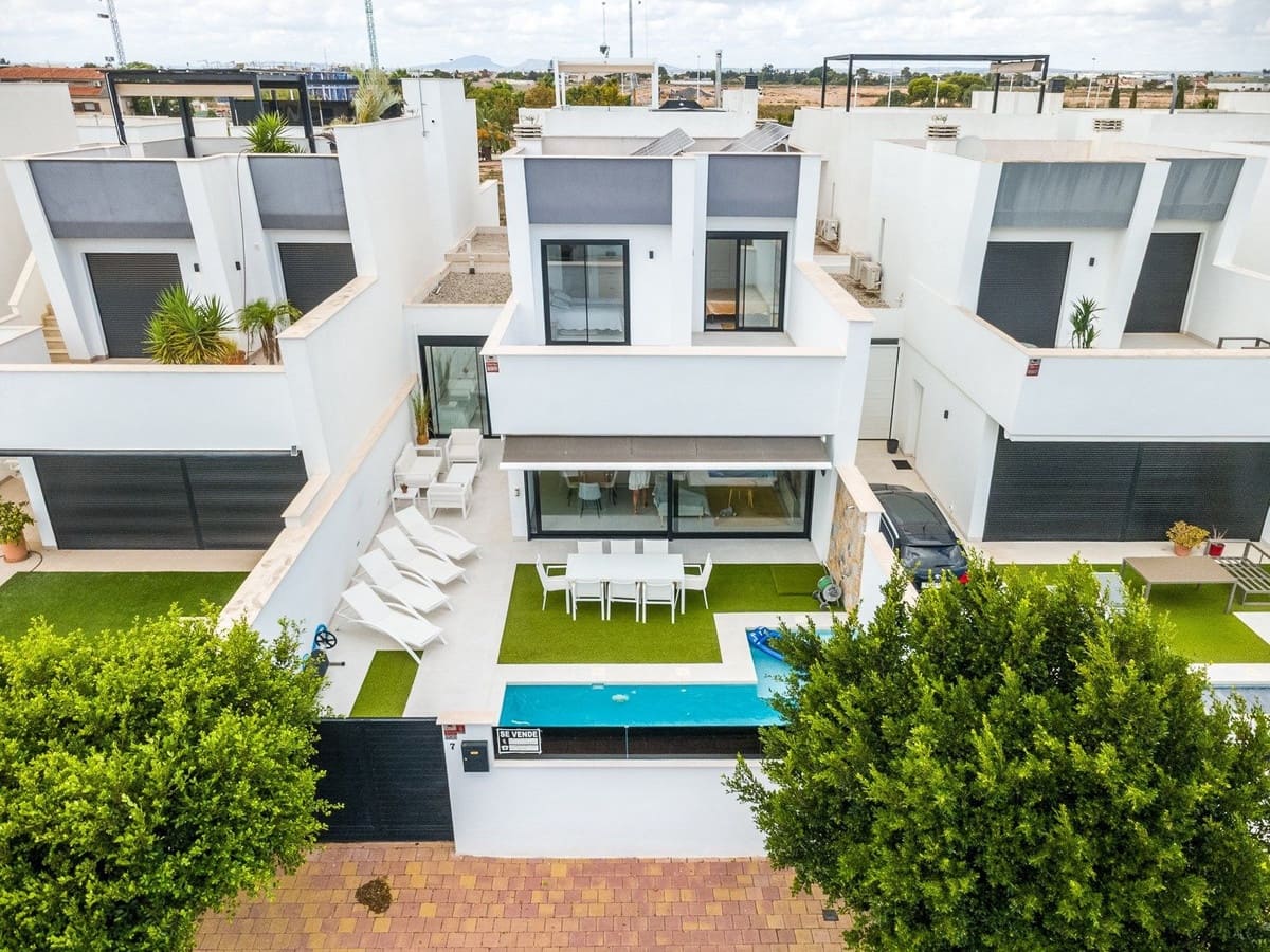 Chalet de 4 habitaciones en San Pedro del Pinatar en venta con piscina garaje - 495.000 € (Ref: 10126890)