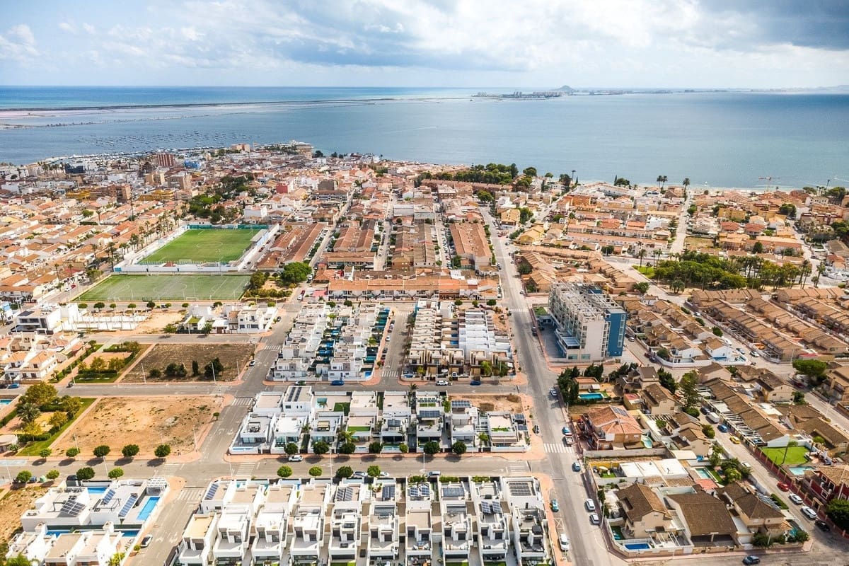 Chalet de 4 habitaciones en San Pedro del Pinatar en venta con piscina garaje - 495.000 € (Ref: 10126890)