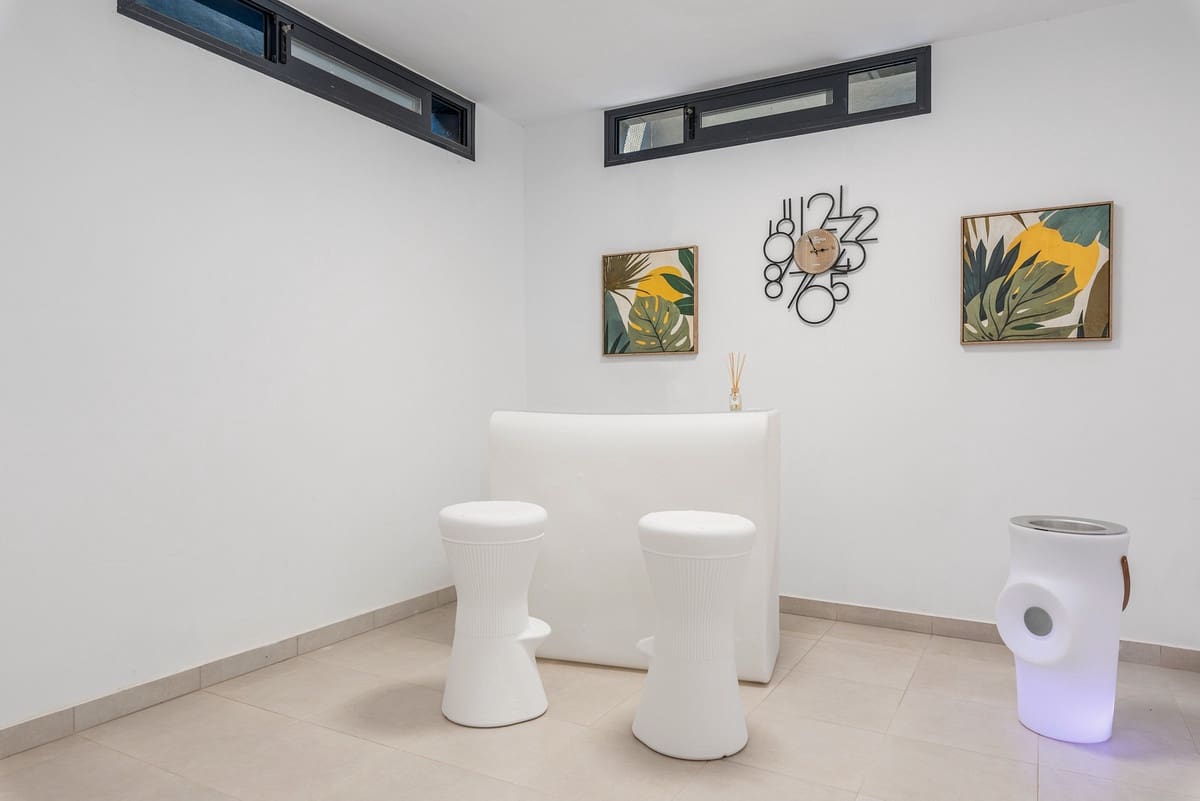 Chalet de 4 habitaciones en Playa Honda en venta con piscina garaje - 790.000 € (Ref: 10127146)