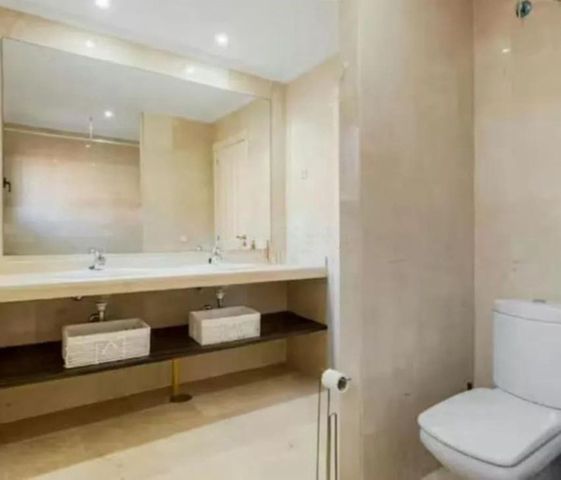2 soveværelse Lejlighed til salg i Buenas Noches, Estepona med swimmingpool garage - € 480.000 (Ref: 10128255)