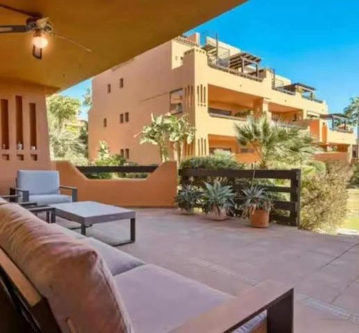 2 soveværelse Lejlighed til salg i Buenas Noches, Estepona med swimmingpool garage - € 480.000 (Ref: 10128255)