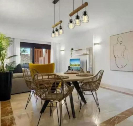 2 soveværelse Lejlighed til salg i Buenas Noches, Estepona med swimmingpool garage - € 480.000 (Ref: 10128255)