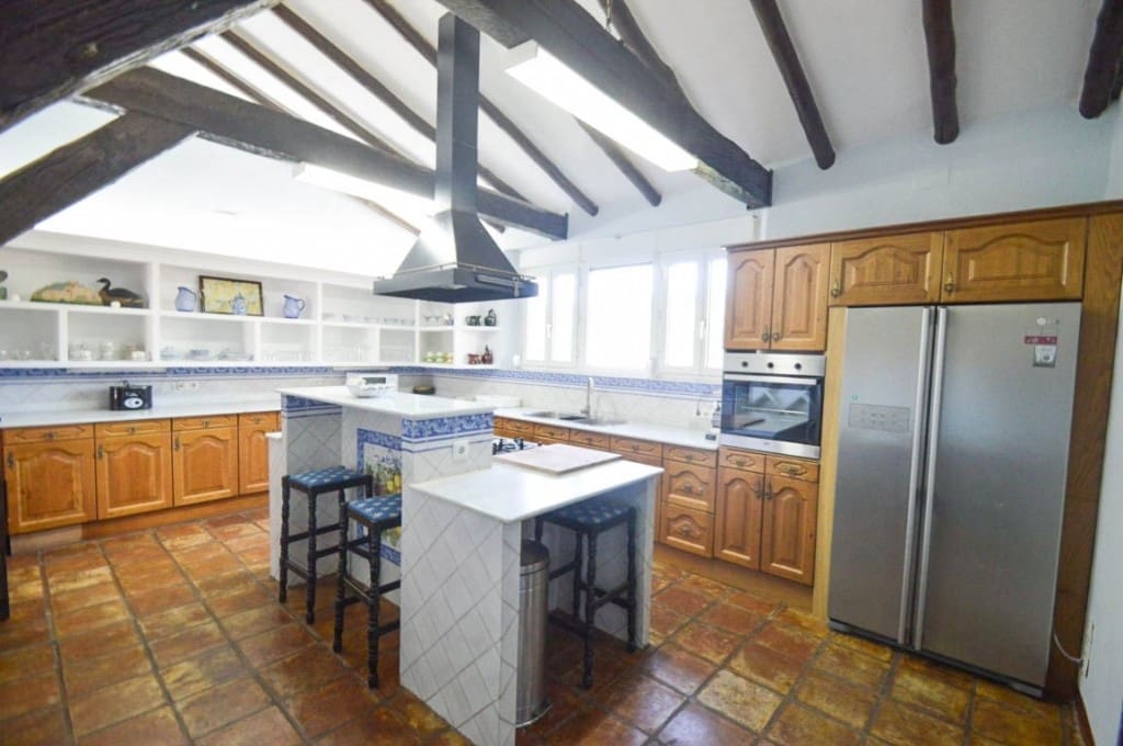 10 bedroom Finca/Country House for sale in Ronda with pool garage - € 2,660,000 (Ref: 10128261)