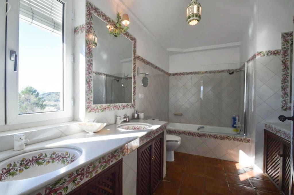 10 bedroom Finca/Country House for sale in Ronda with pool garage - € 2,660,000 (Ref: 10128261)