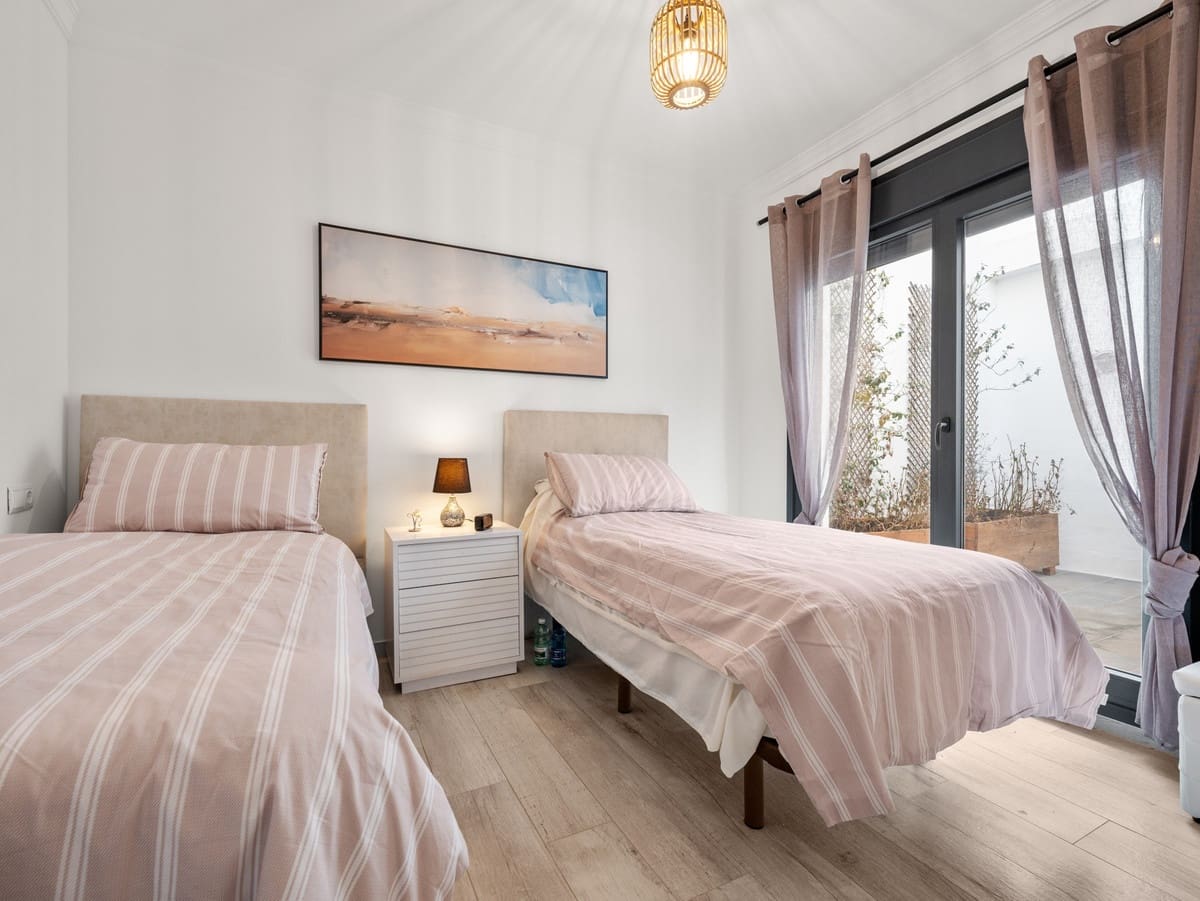 3 chambre Maison de Ville à vendre à Marbella avec piscine garage - 595 000 € (Ref: 10128267)