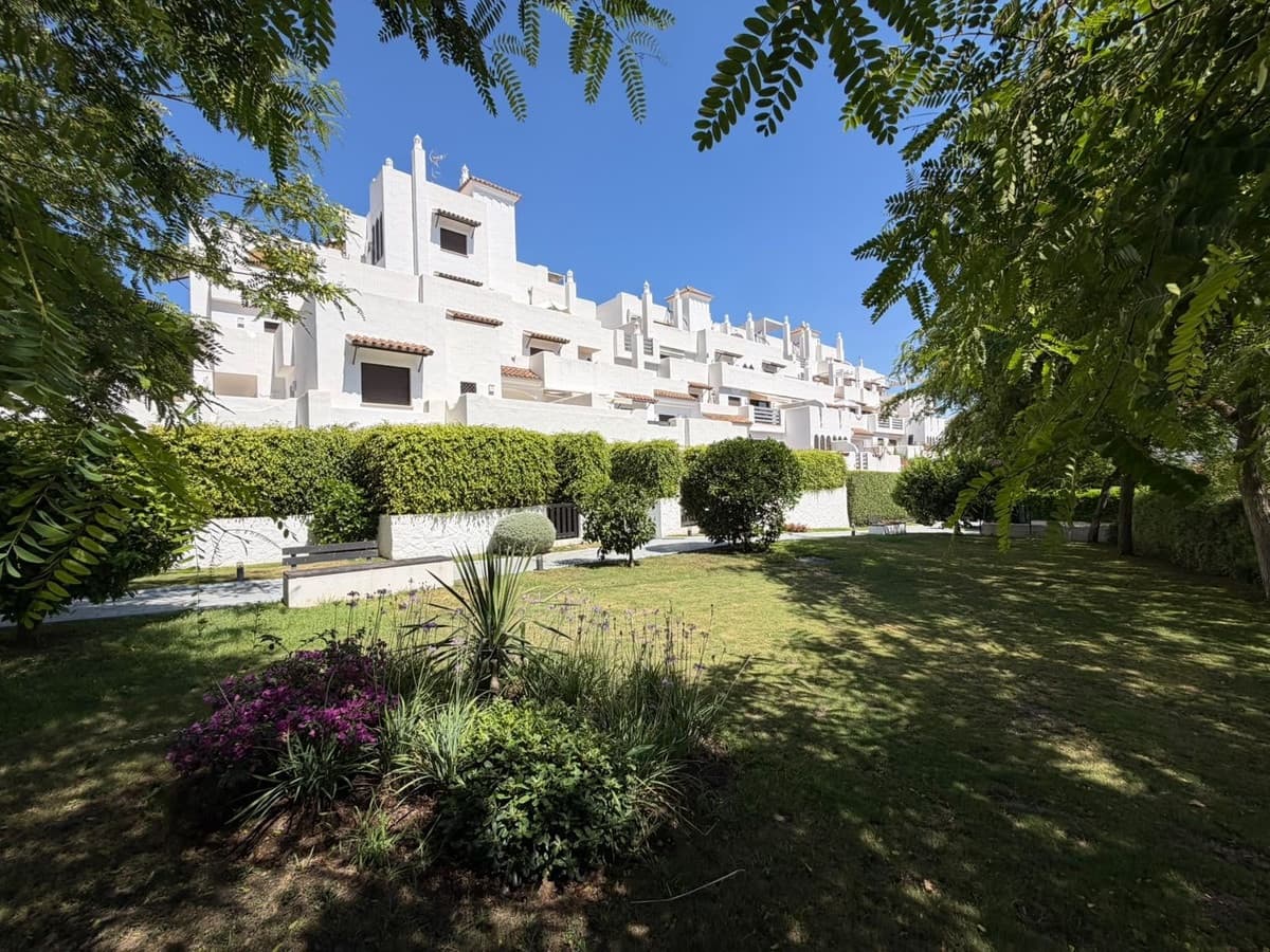 Apartamento de 2 habitaciones en Estepona en venta con piscina garaje - 375.000 € (Ref: 10128274)