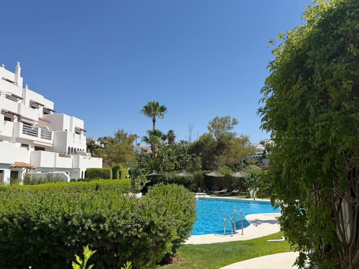Apartamento de 2 habitaciones en Estepona en venta con piscina garaje - 375.000 € (Ref: 10128274)