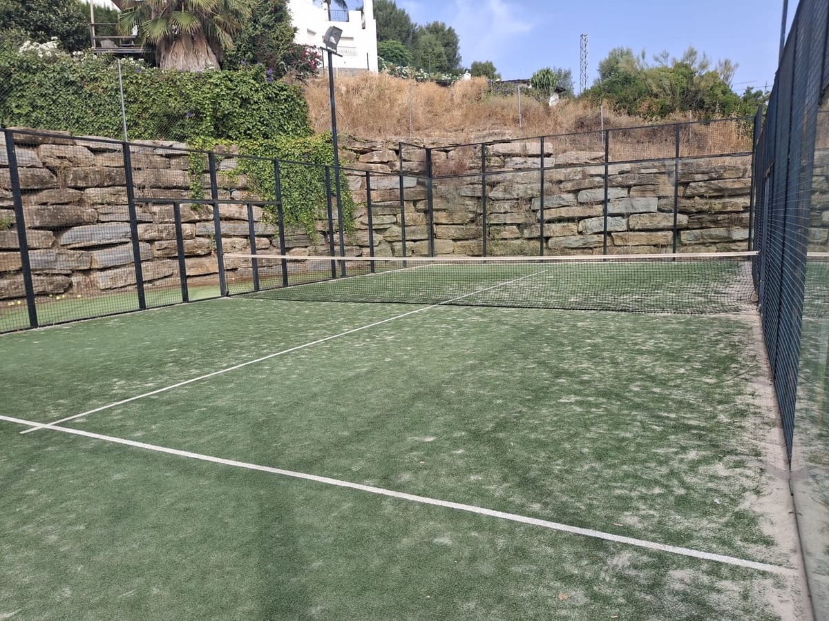 Apartamento de 2 habitaciones en Estepona en venta con piscina garaje - 375.000 € (Ref: 10128274)