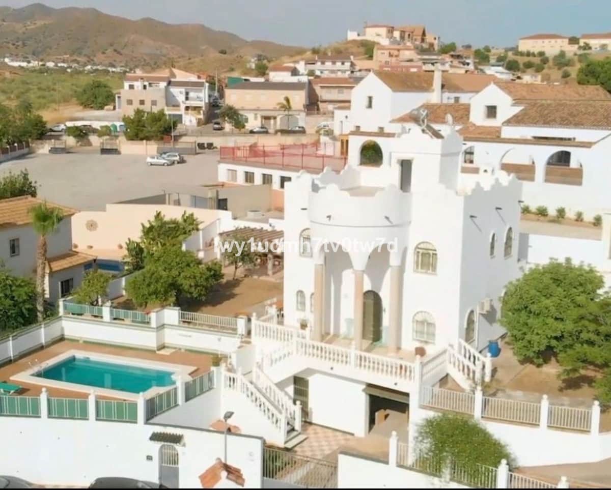 4 soveværelse Villa til salg i Puerto de la Torre med swimmingpool garage - € 860.000 (Ref: 10128283)