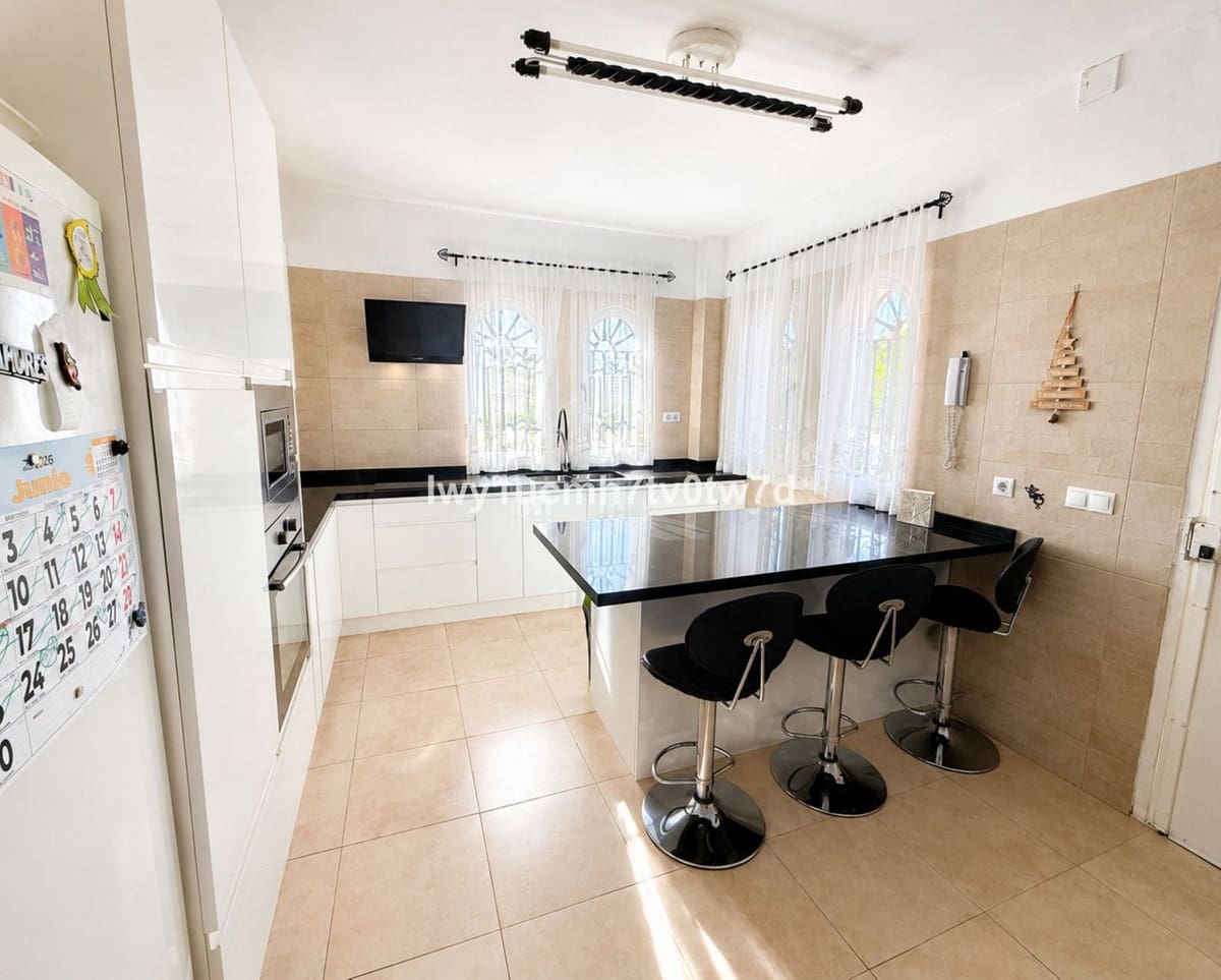 4 soveværelse Villa til salg i Puerto de la Torre med swimmingpool garage - € 860.000 (Ref: 10128283)