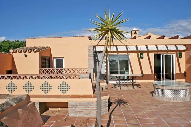 4 makuuhuone Huoneisto myytävänä paikassa Saladillo-Benamara, Estepona mukana uima-altaan 
autotalli - 1 300 000 € (Ref: 10128286)
