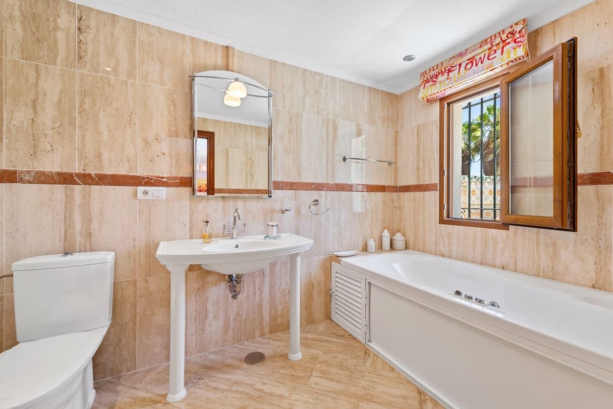 6 sovrum Villa till salu i Estepona med pool garage - 8 000 000 € (Ref: 10128287)