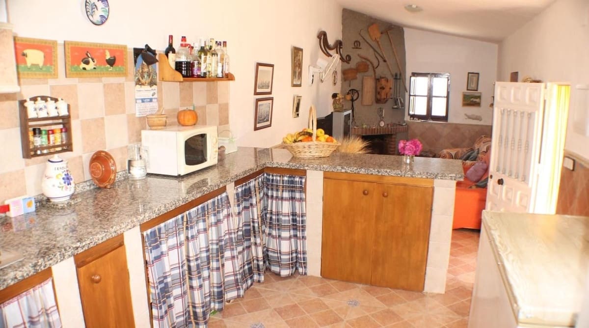 4 soveværelse Finca/Landehus til salg i Cartama med swimmingpool garage - € 332.500 (Ref: 10128294)