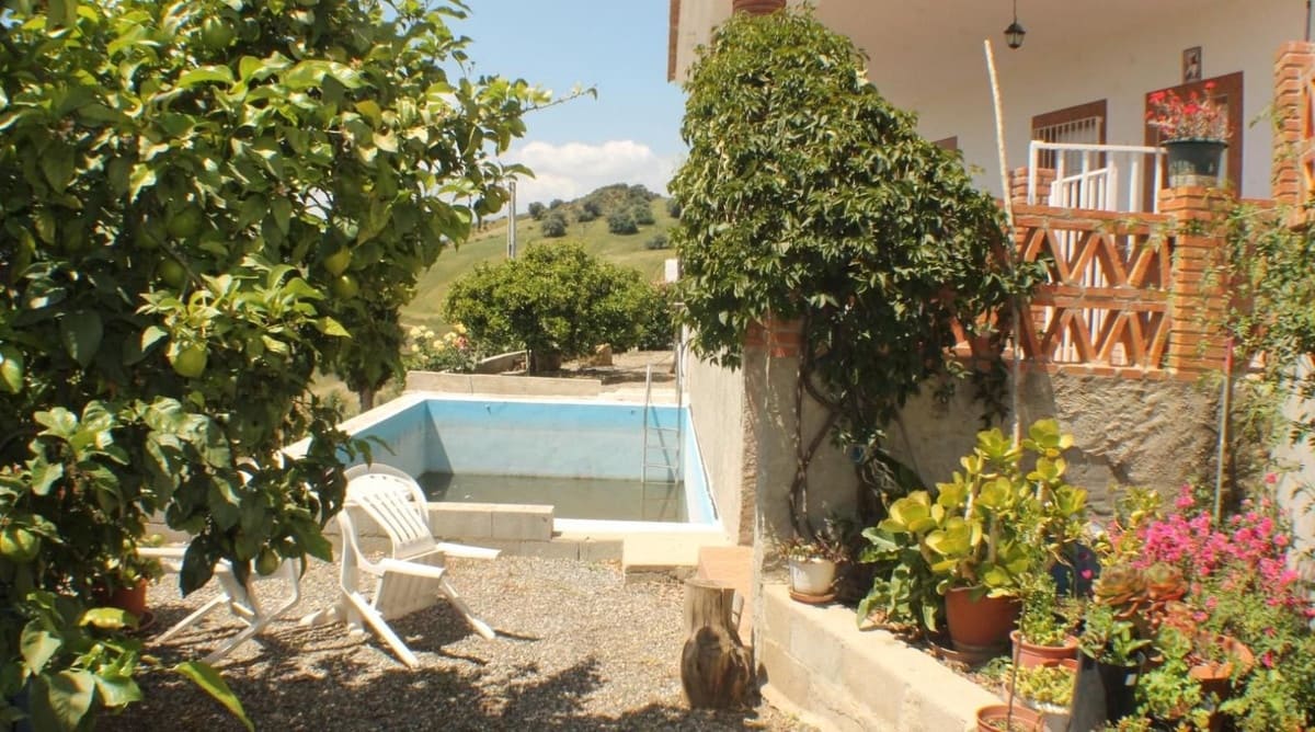 4 soveværelse Finca/Landehus til salg i Cartama med swimmingpool garage - € 332.500 (Ref: 10128294)