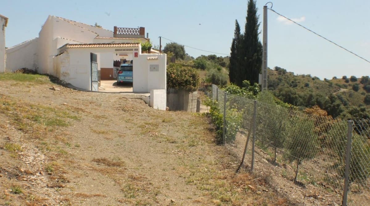 4 soveværelse Finca/Landehus til salg i Cartama med swimmingpool garage - € 332.500 (Ref: 10128294)