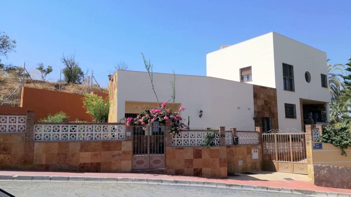 6 sovrum Villa till salu i Cartama med pool garage - 735 000 € (Ref: 10128295)