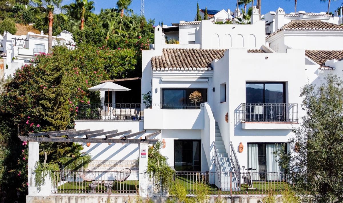 3 soveværelse Villa til salg i Istan med swimmingpool garage - € 725.000 (Ref: 10128299)