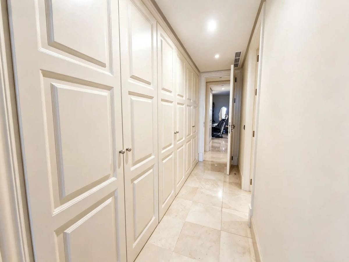 2 soveværelse Lejlighed til salg i Estepona med swimmingpool garage - € 1.345.000 (Ref: 10128302)
