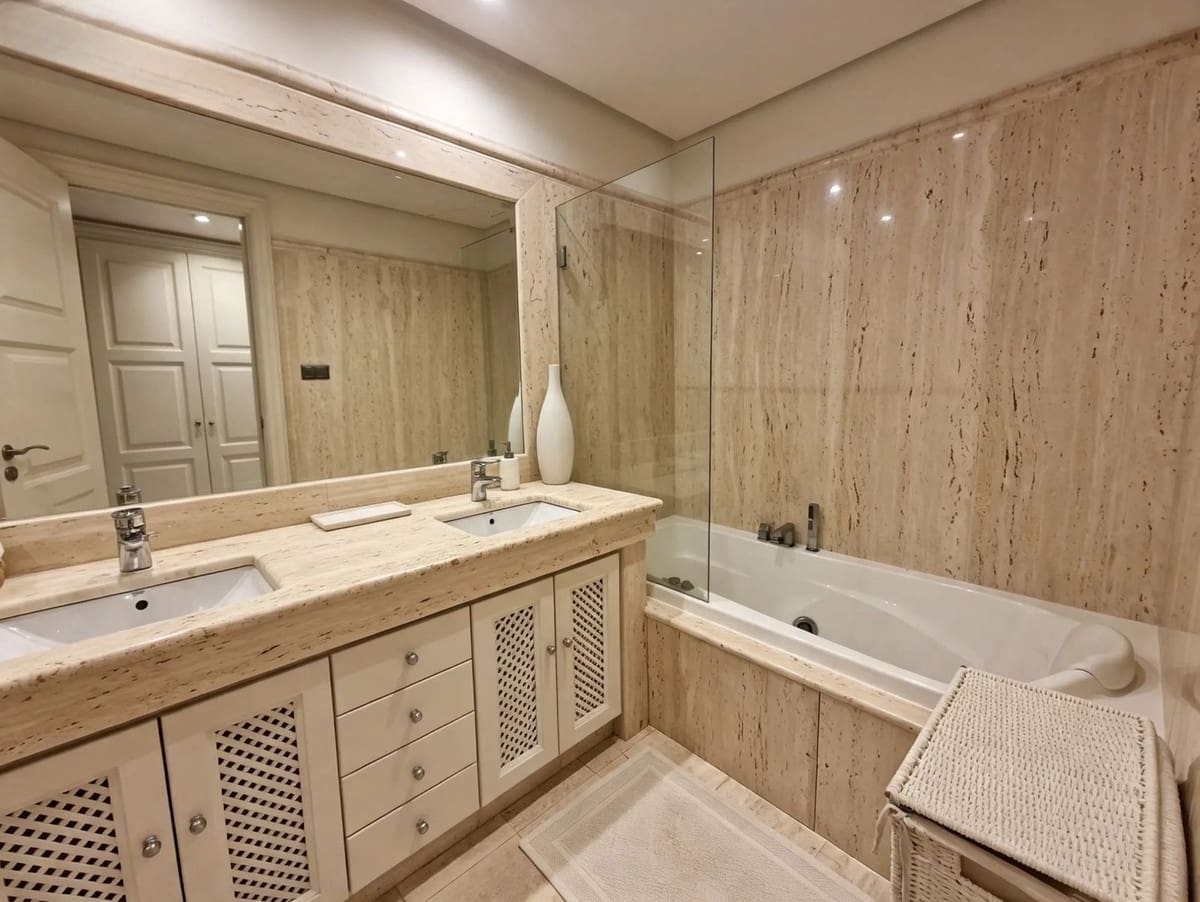 2 soveværelse Lejlighed til salg i Estepona med swimmingpool garage - € 1.345.000 (Ref: 10128302)