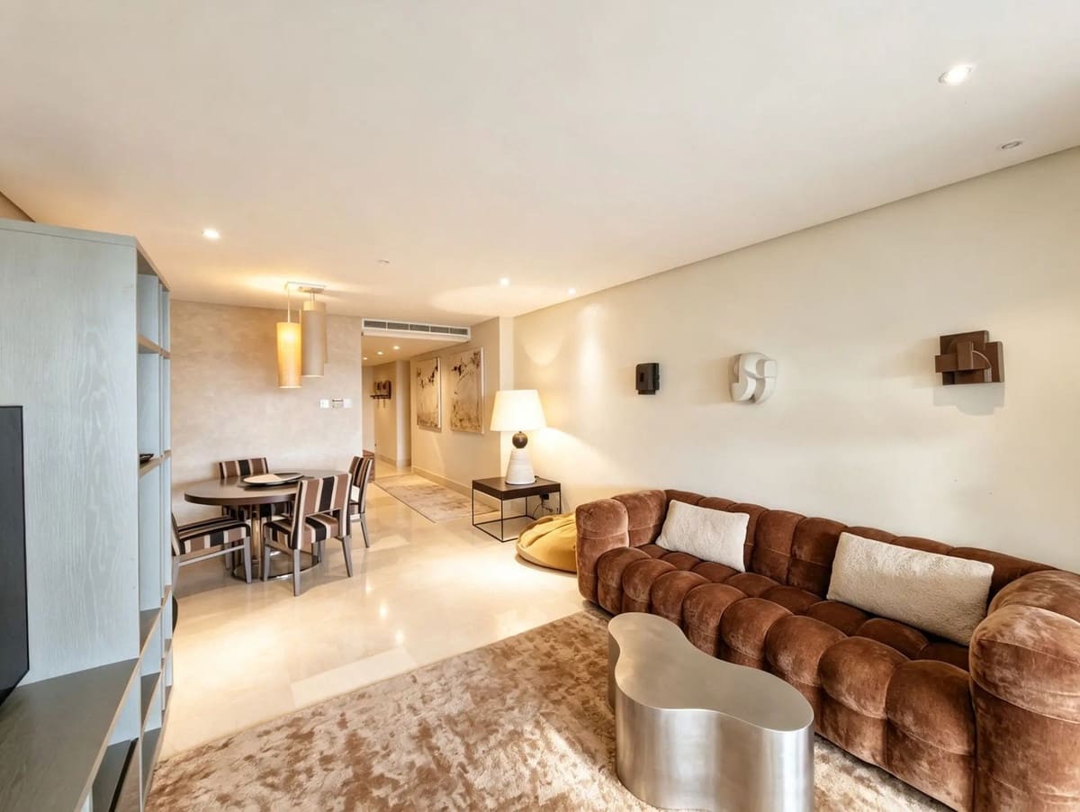 2 soveværelse Lejlighed til salg i Estepona med swimmingpool garage - € 1.345.000 (Ref: 10128302)