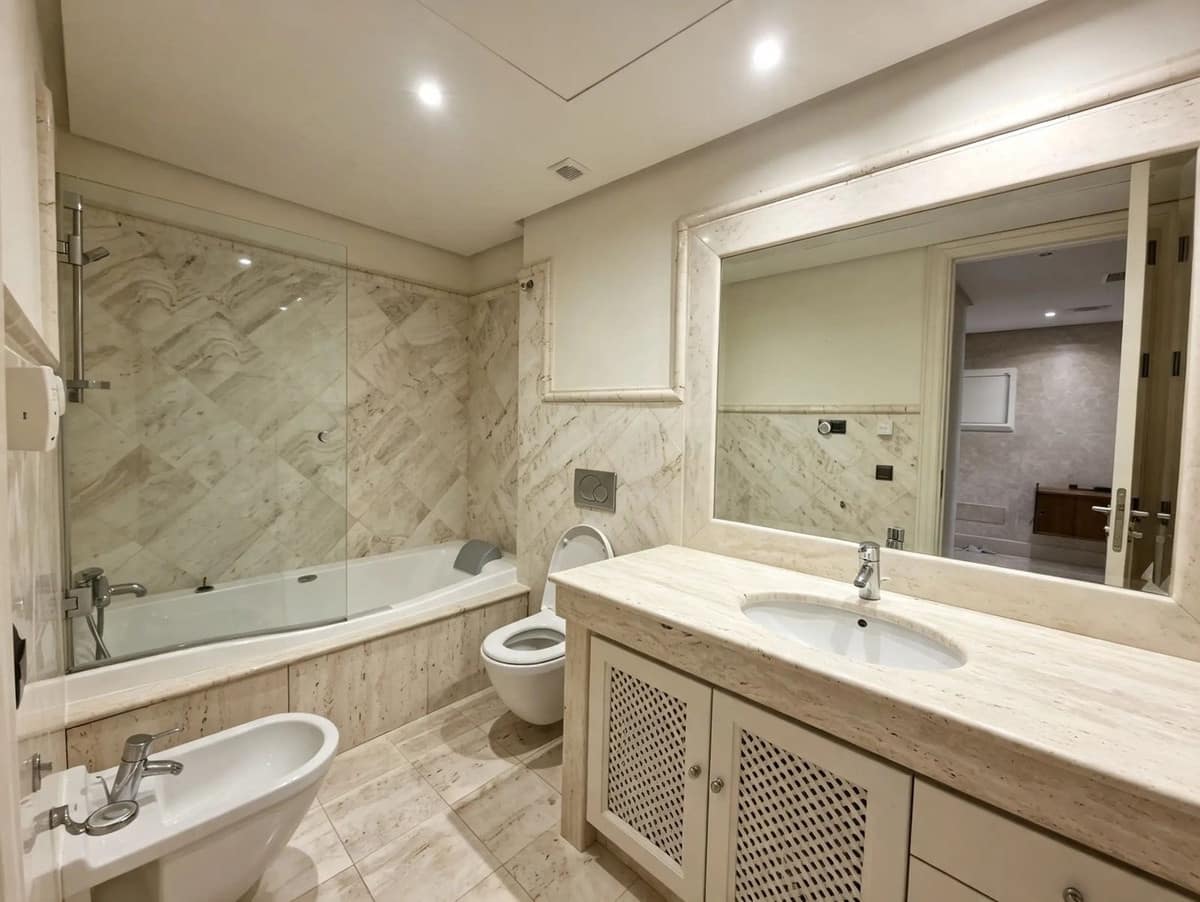 2 soveværelse Lejlighed til salg i Estepona med swimmingpool garage - € 1.345.000 (Ref: 10128302)