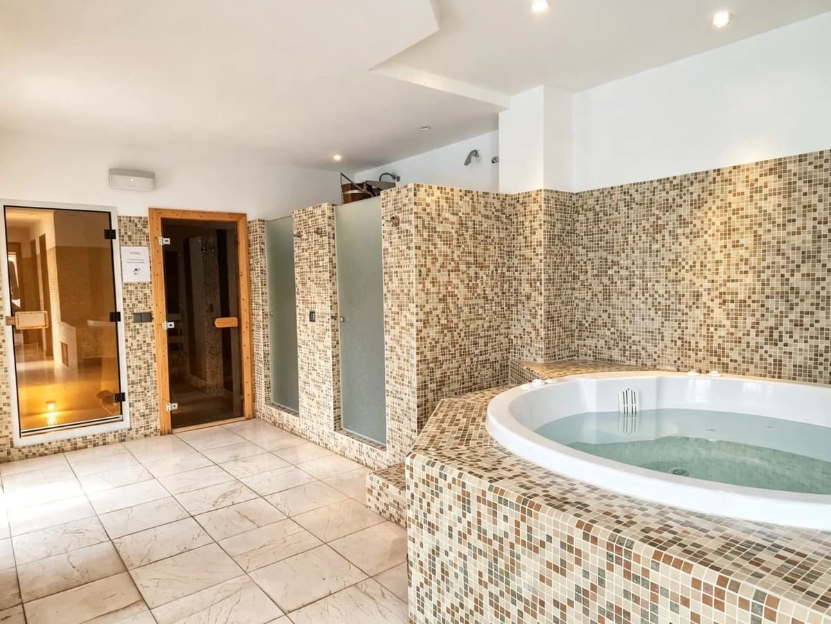 2 soveværelse Lejlighed til salg i Estepona med swimmingpool garage - € 1.345.000 (Ref: 10128302)