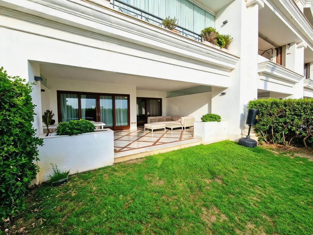 2 soveværelse Lejlighed til salg i Estepona med swimmingpool garage - € 1.345.000 (Ref: 10128302)