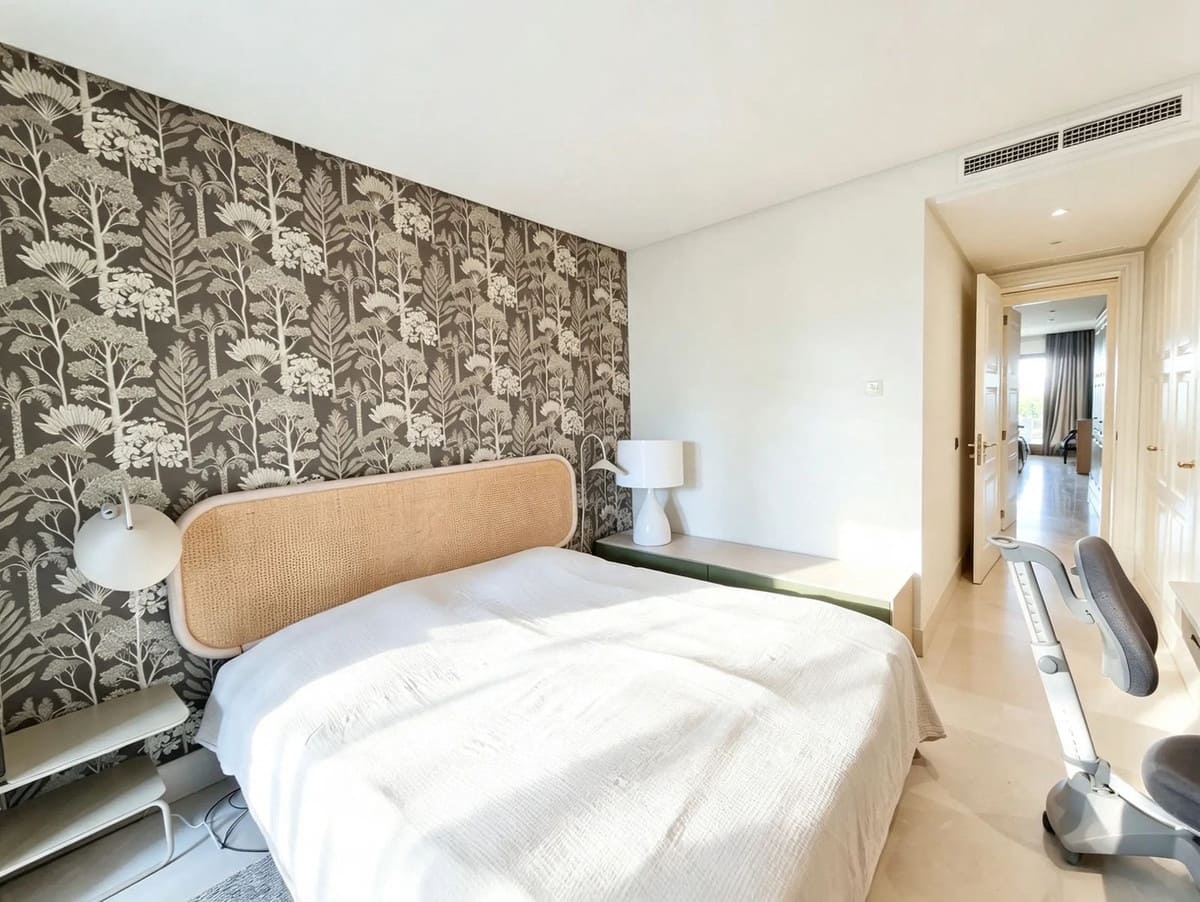 2 soveværelse Lejlighed til salg i Estepona med swimmingpool garage - € 1.345.000 (Ref: 10128302)