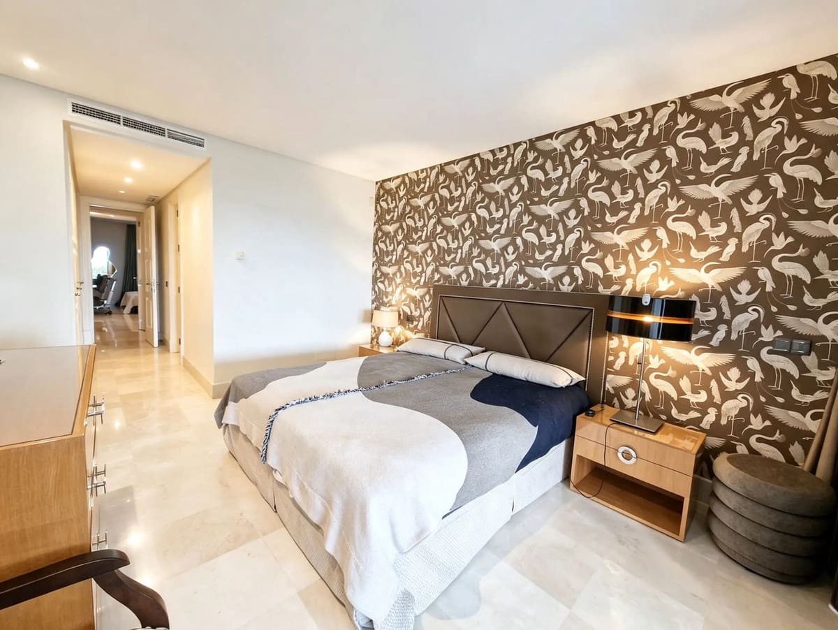 2 soveværelse Lejlighed til salg i Estepona med swimmingpool garage - € 1.345.000 (Ref: 10128302)