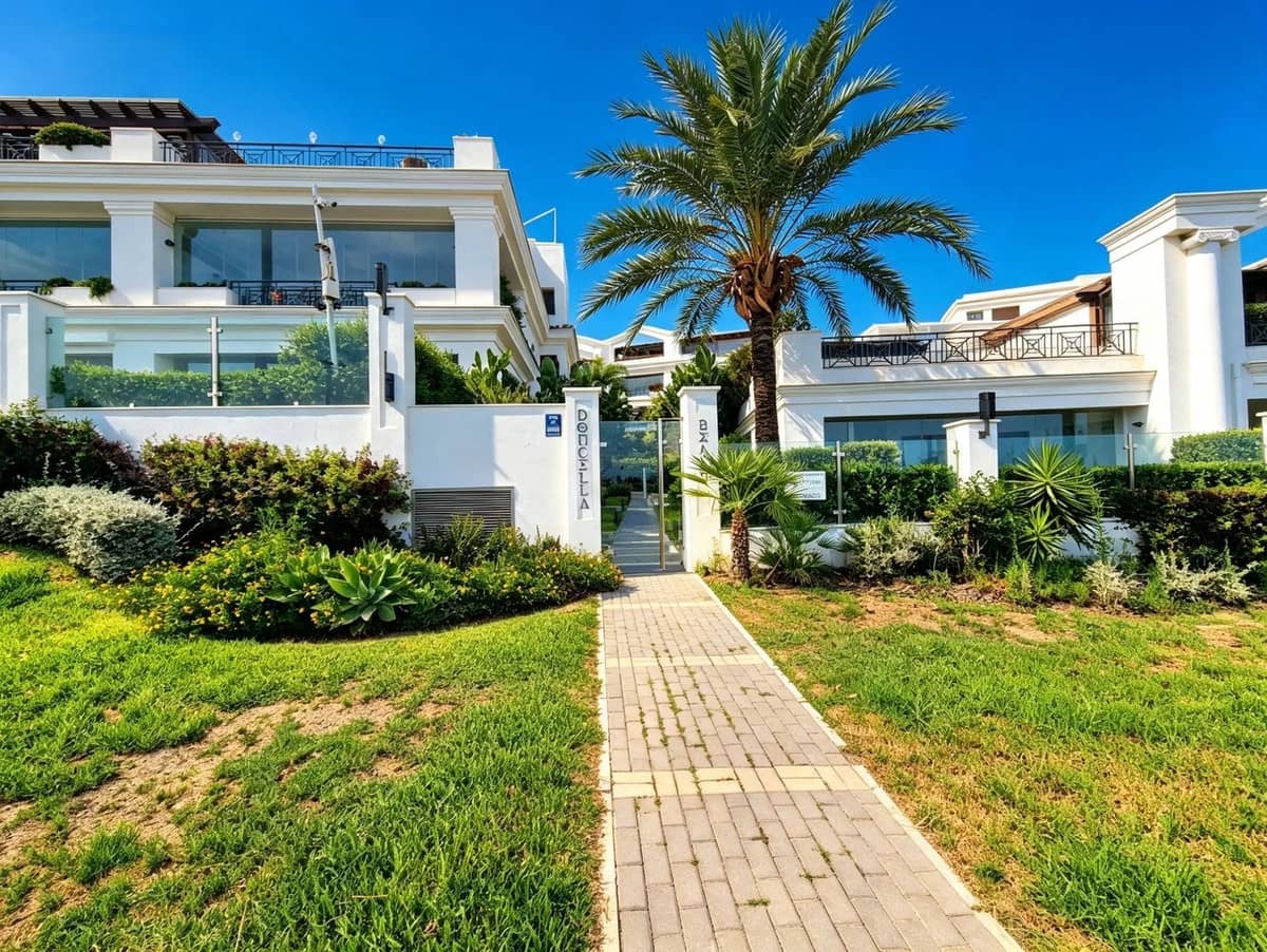 2 soveværelse Lejlighed til salg i Estepona med swimmingpool garage - € 1.345.000 (Ref: 10128302)