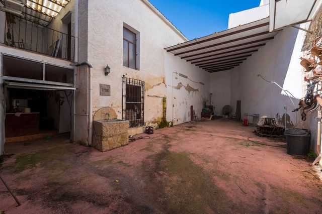 4 bedroom Townhouse for sale in Colmenar with garage - € 225,000 (Ref: 10128308)