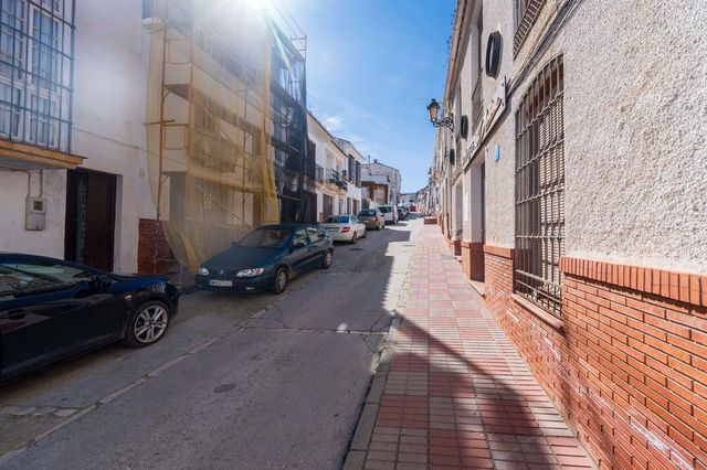 4 bedroom Townhouse for sale in Colmenar with garage - € 225,000 (Ref: 10128308)