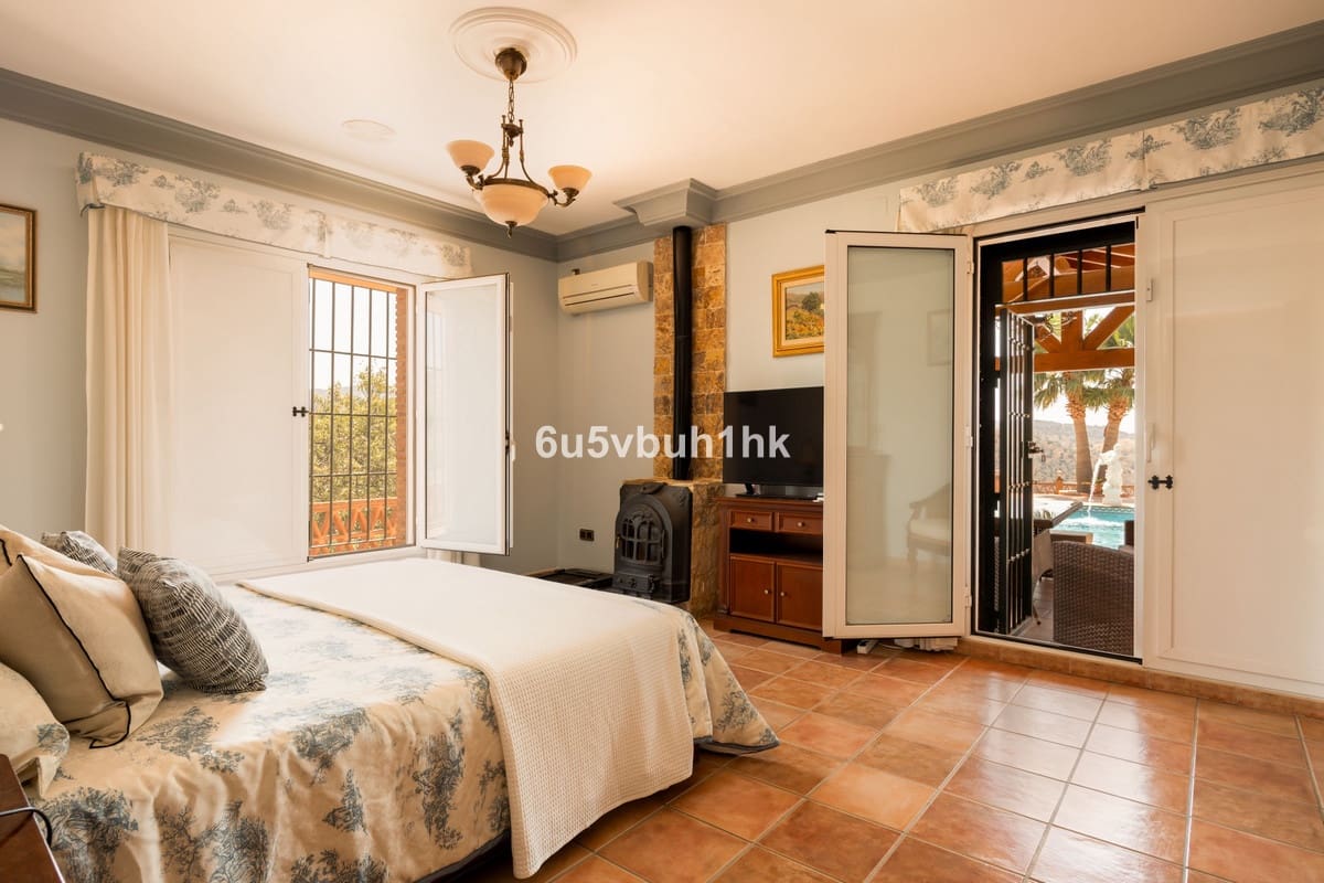 5 chambre Finca/Maison de Campagne à vendre à Almogia avec piscine garage - 989 000 € (Ref: 10128315)