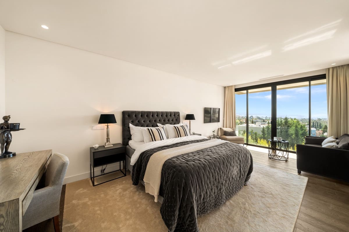 5 soverom Villa til salgs i Nueva Andalucia med svømmebasseng garasje - € 5 695 000 (Ref: 10128321)
