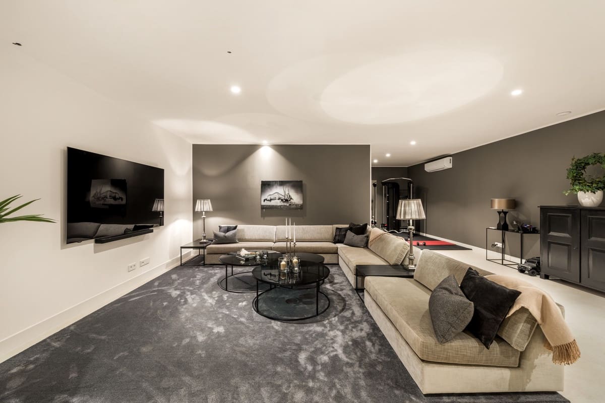 5 soverom Villa til salgs i Nueva Andalucia med svømmebasseng garasje - € 5 695 000 (Ref: 10128321)